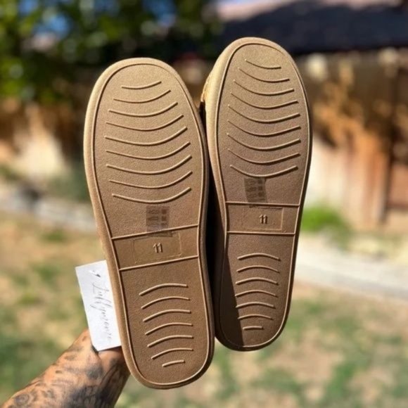 Men’s Cozy Slippers in Tan - Picture 7 of 9